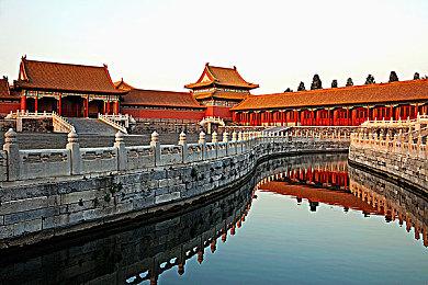 《要塞：决定版》Steam版发售 售52元支持中文